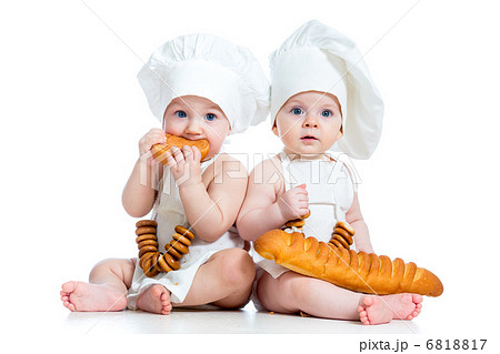 Little bakers kids boy and girl Little bakers kids boy and girl 6818817