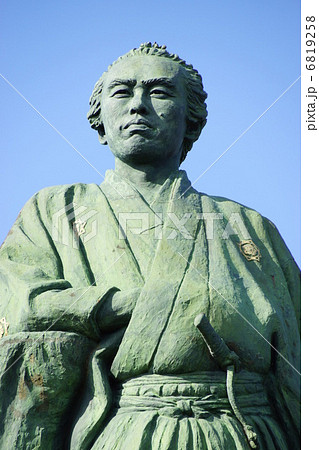 【坂本龍馬像】坂本竜馬 幕末維新 彫刻 オブジェ 金属彫 龍馬の銅像 坂本龍馬像】坂本竜馬 幕末維新 彫刻 オブジェ 金属彫 龍馬の銅像