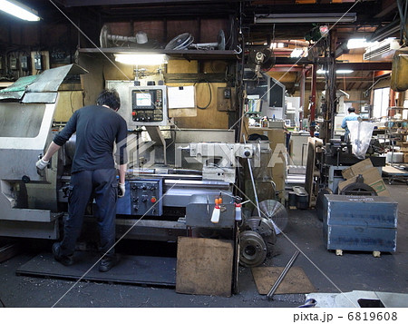 働く人　労働　町工場　職人　工場　製造 6819608