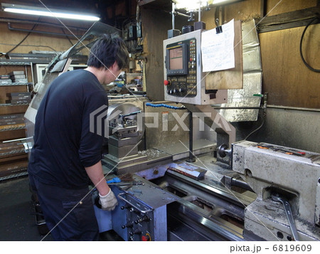 働く人　労働　町工場　職人　工場　製造 6819609
