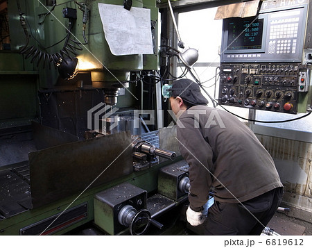 働く人 労働 町工場 職人 工場 製造 働く人 労働 町工場 職人 工場 製造 6819612