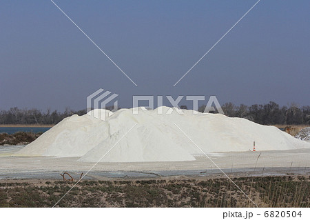 カマルグの塩田 プロバンス地方 フランス カマルグの塩田 プロバンス地方 フランス 6820504