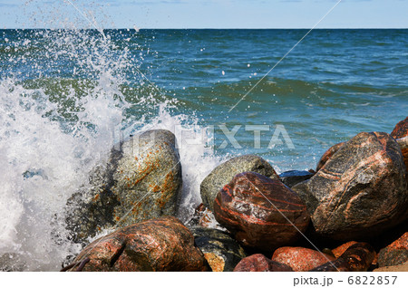 Splashing surf sea Splashing surf sea 6822857