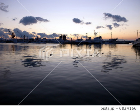 日没の釧路港 6824166