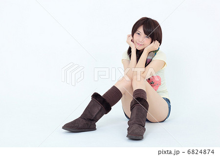 若い女性 ファッション 若い女性 ファッション 6824874