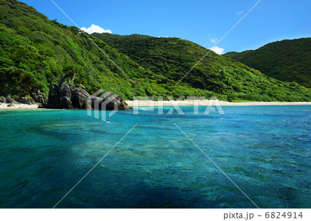 透明度の高い海 6824914