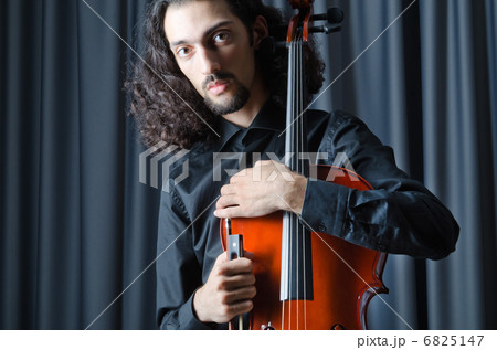 Man playing the cello Man playing the cello 6825147