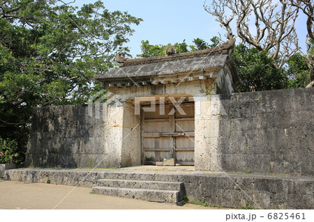 園比屋武御嶽石門① 6825461
