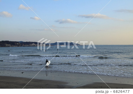 由比ガ浜の夕景 6826477