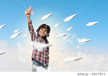 Little boy in pilots hat 6827851