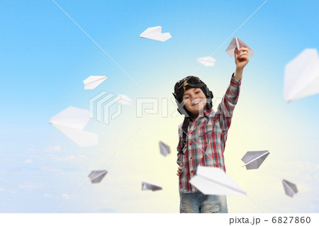 Little boy in pilots hat 6827860