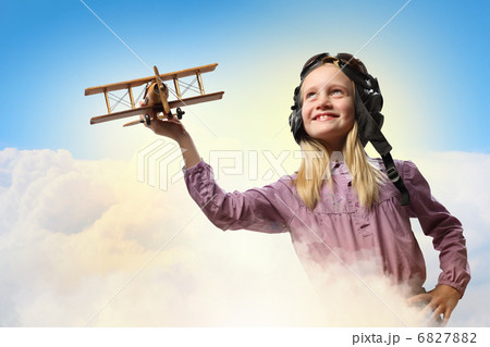 Little girl in pilots hat Little girl in pilots hat 6827882