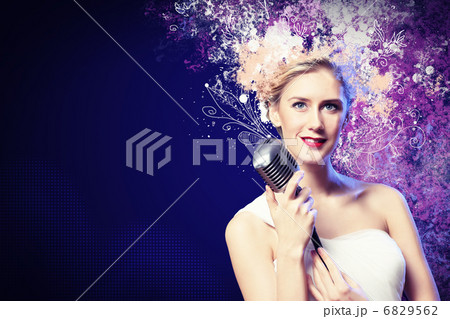 Image of female singer 6829562