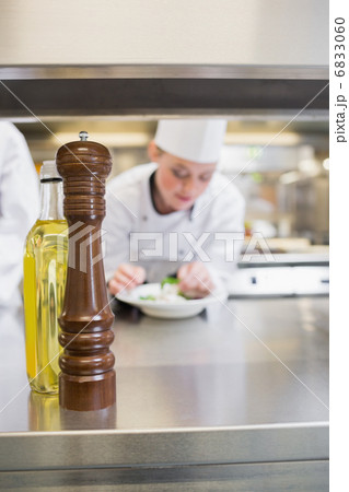 Pepper grinder and olive oil 6833060