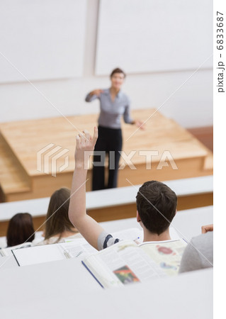Teacher standing explaining Teacher standing explaining 6833687