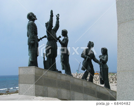 神々が集まって伊豆七島の水を分配する神話像 6840482