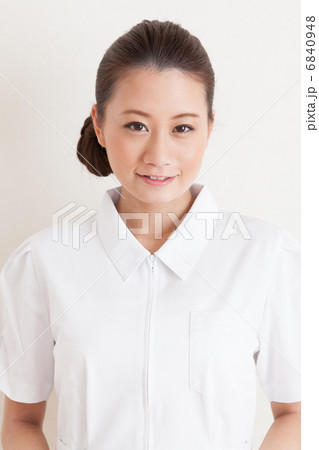 白衣 6840948