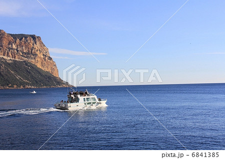 カシのカランクを巡る観光ボ－ト　　マルセイユ　フランス　 6841385