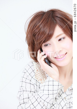 スマートフォンと女性 6842670