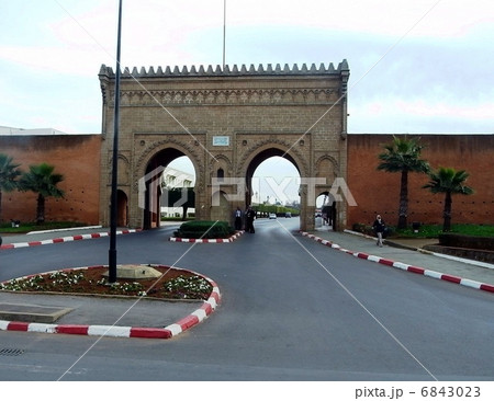 王宮への入場門 6843023