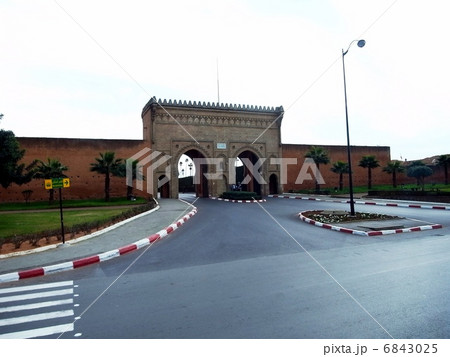 王宮への入場門 6843025