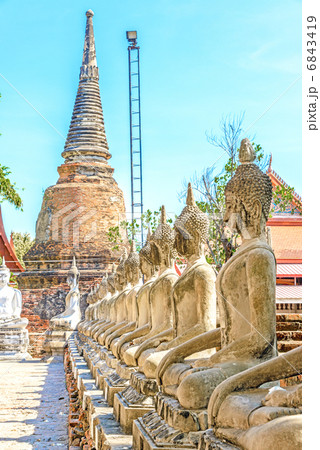 ワット・ヤイ・チャイ・モンコンの仏像(アユタヤ、タイ) 6843419