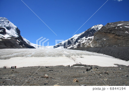 快晴のカナダロッキー山中コロンビア大氷原 6844194