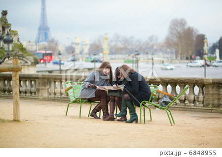 Tourists in Paris planning their trip using map 6848955
