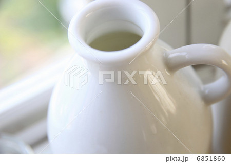白いミルク瓶 6851860