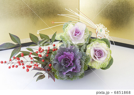 金屏風と和風フラワーアレンジ 6851868