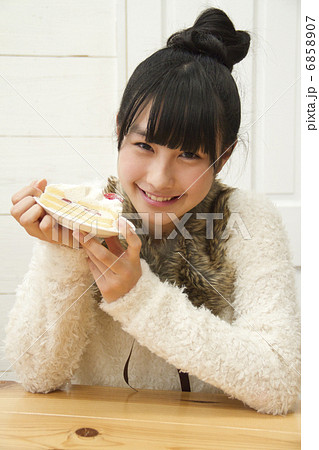 ショートケーキと女の子 ショートケーキと女の子 6858907