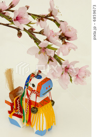 正月素材_　馬と桃の花 6859673