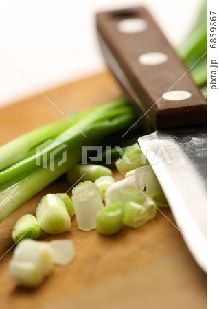 Chopped spring onions on preparation table Chopped spring onions on preparation table 6859867