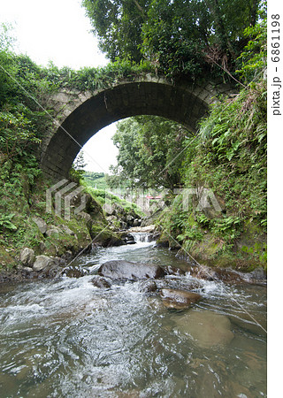 九州の石橋　大分　筏場眼鏡橋 6861198