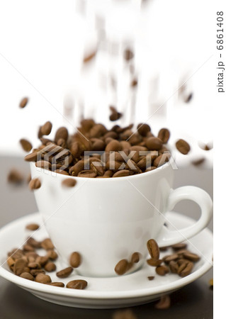 Pouring Coffee 6861408