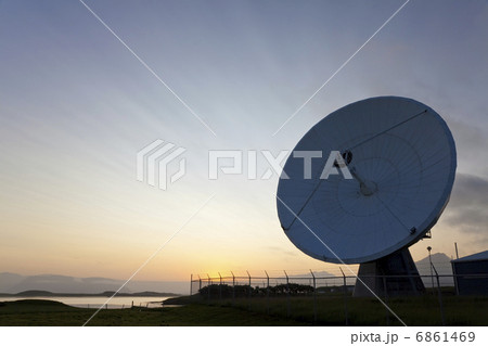 Radio Telescope at Sunset Radio Telescope at Sunset 6861469