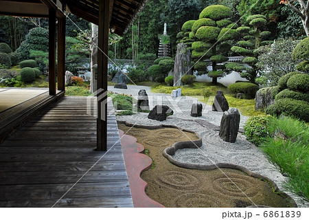 京都 霊雲院の庭園風景 京都 霊雲院の庭園風景 6861839