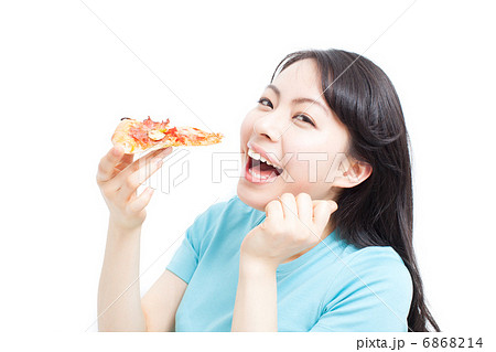 ピザを食べる女性の写真素材 ピザを食べる女性の写真素材