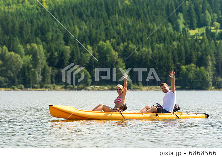 Man and woman kayaking on pond vacation 6868566