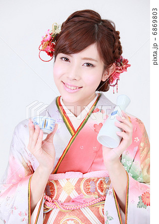 振袖を着た女性 振袖を着た女性 6869803