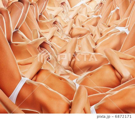 Women bodies dune 6872171