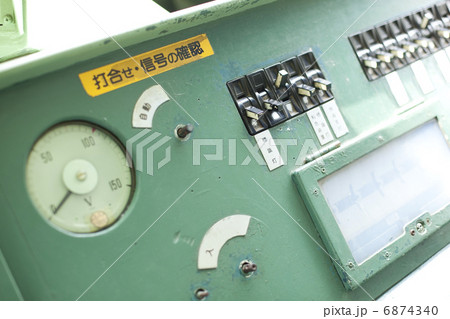 新幹線の運転席 6874340