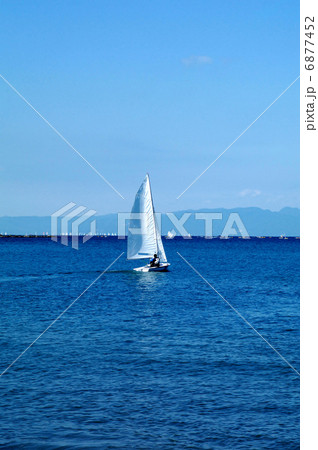 ヨットのある風景 6877452