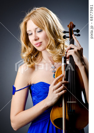 Woman with violin in studio Woman with violin in studio 6877981