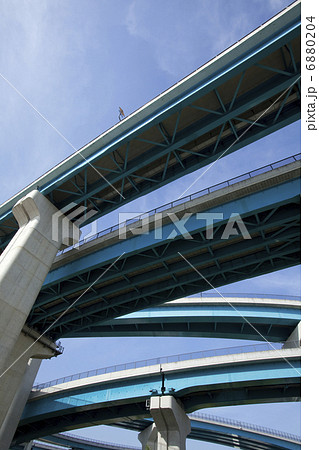 高速道路の支柱 6880204