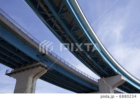 高速道路の支柱 6880234