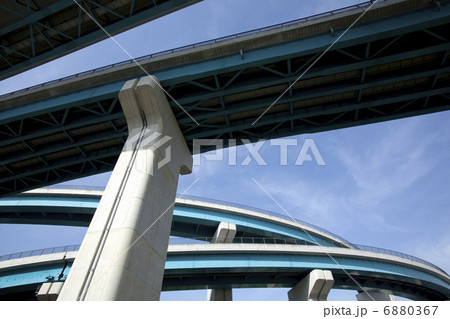 高速道路の支柱 6880367