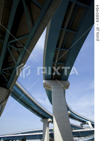 高速道路の支柱 6880464