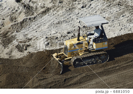 ブルドーザ 6881050