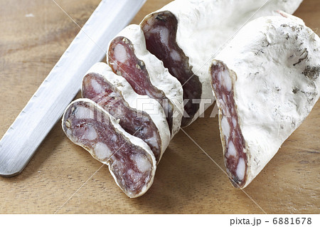 白カビのソーセージ 6881678
